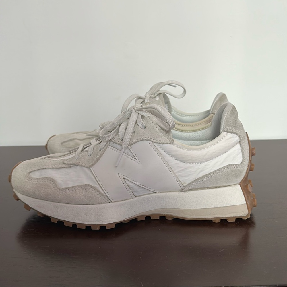 New Balance 327, White, Women’s Size 8